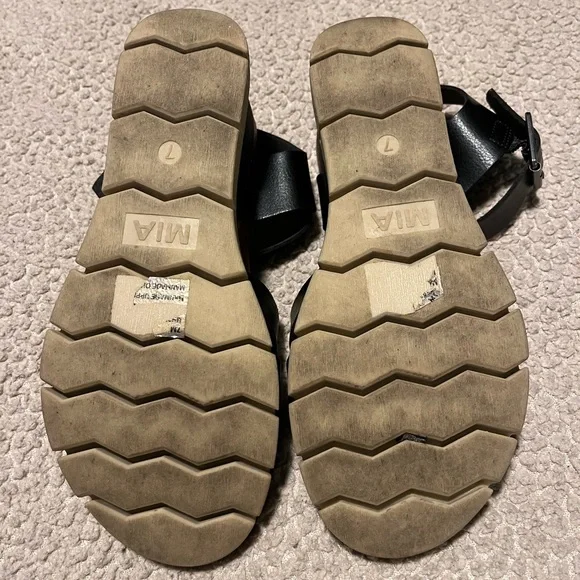 Size 7 - MIA Black Comfortable Sandals - Picture 3 of 3